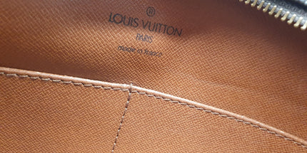 Louis vuitton tracadero crossbody bag