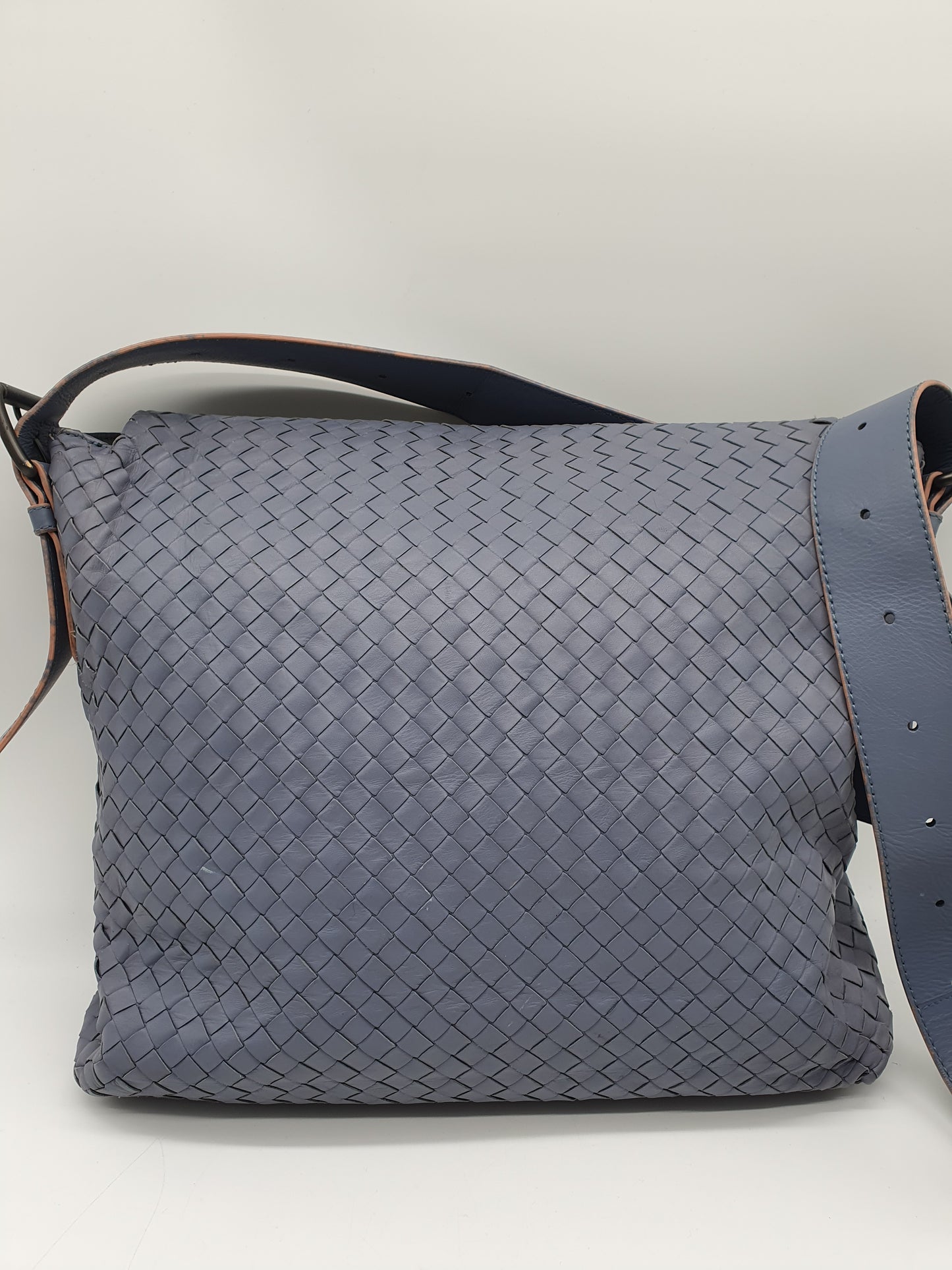 Bottega veneta leather messenger bag