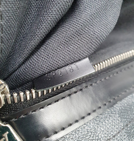 Louis vuitton messenger bag