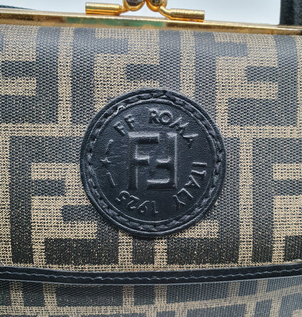 Sac Fendi vintage rare à fermoir baiser