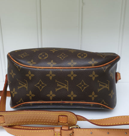Louis vuitton blois crossbody bag