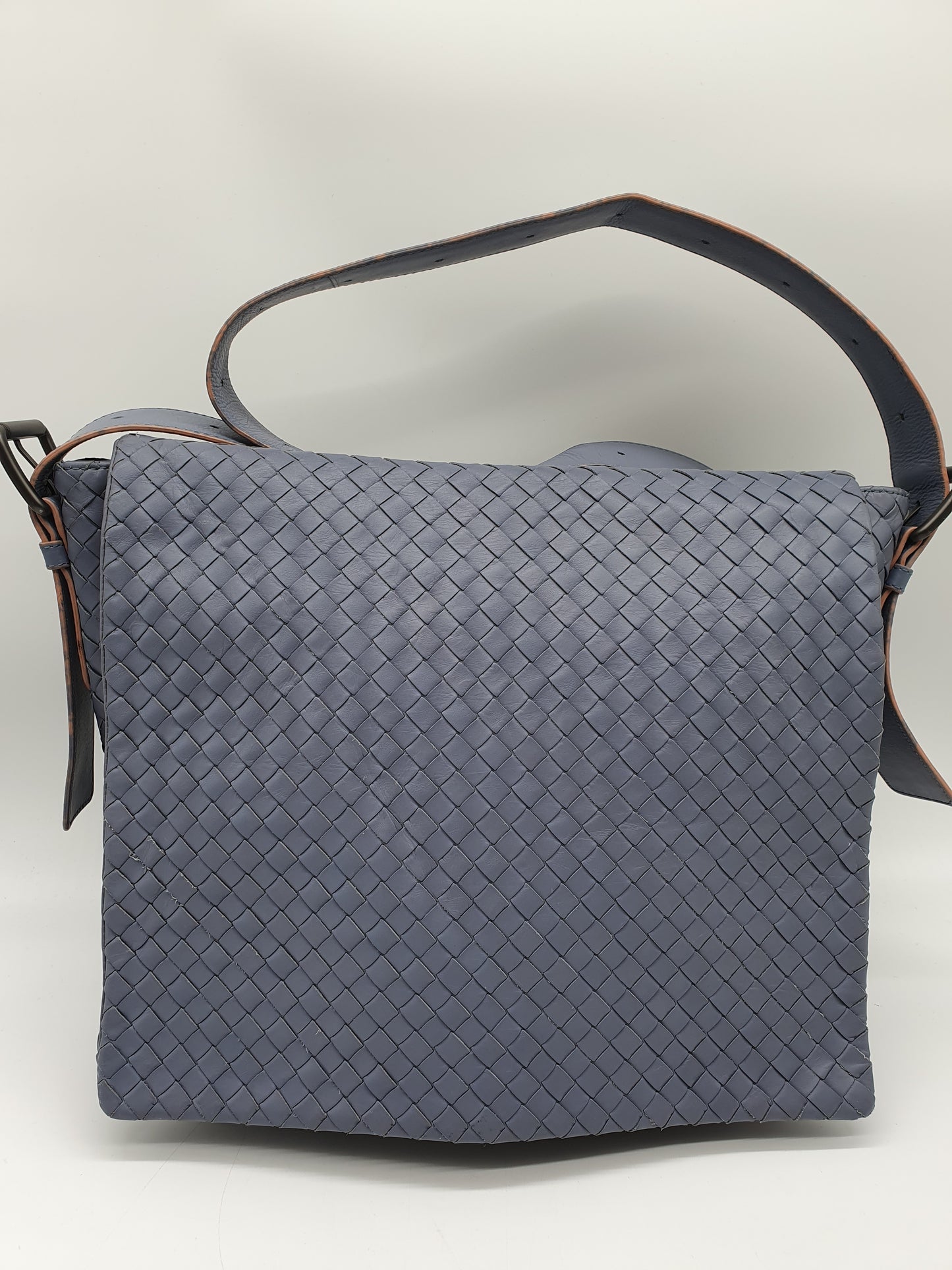 Bottega veneta leather messenger bag