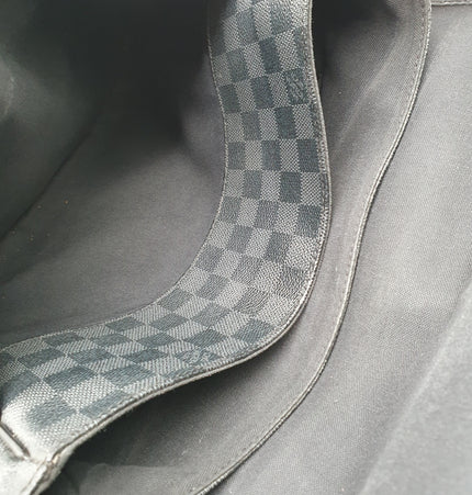 Louis vuitton messenger bag