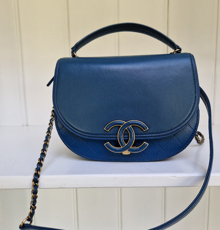 Chanel curve crossbody bag