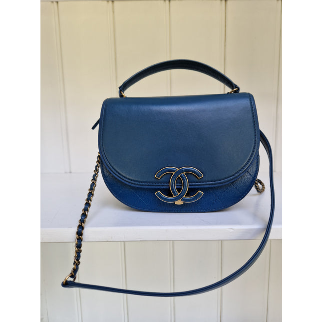 Chanel curve crossbody bag
