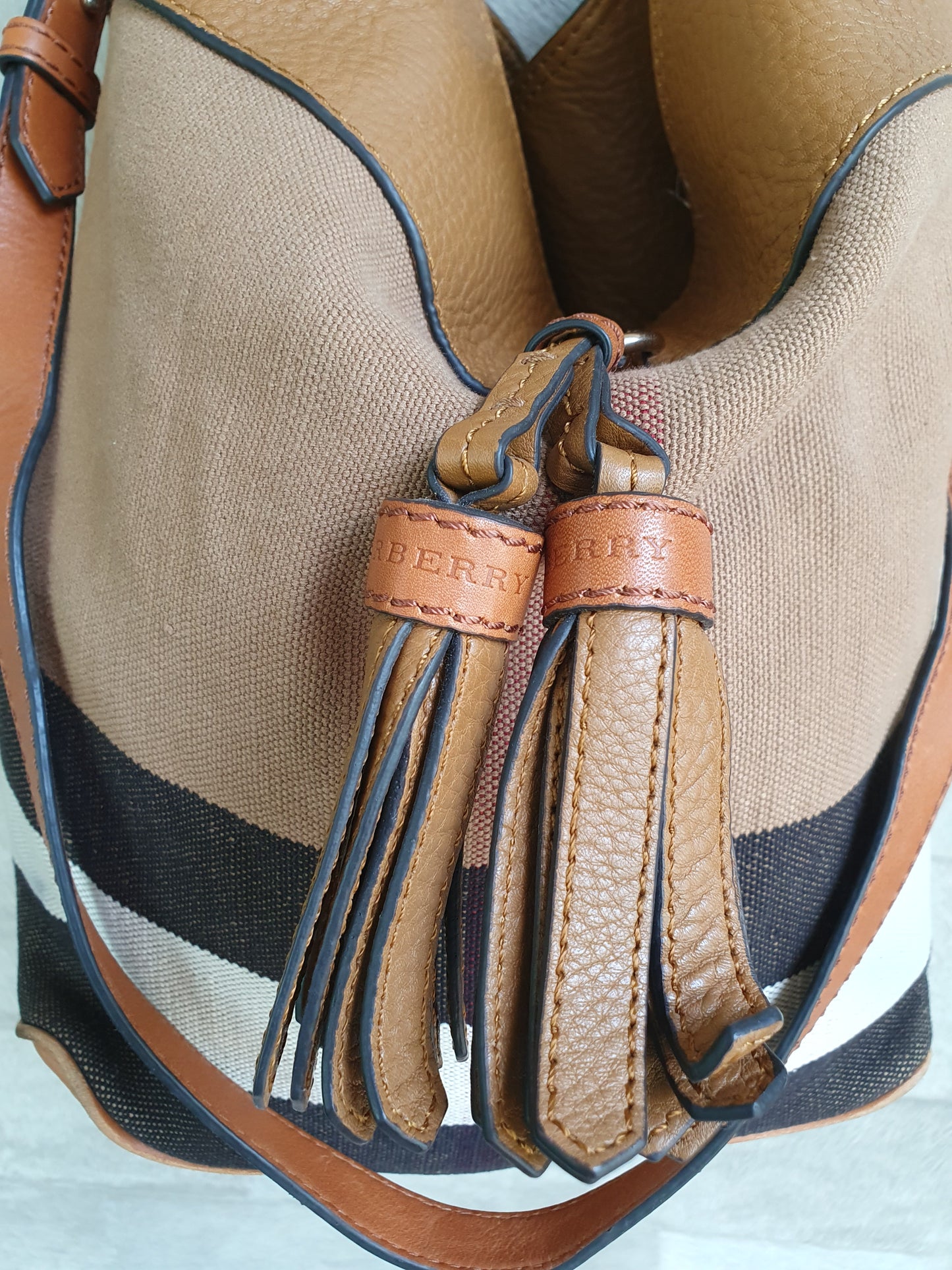 Burberry bucket bag