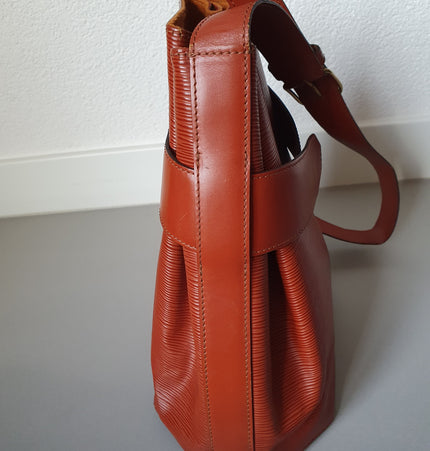 Louis vuitton twist lock vintage epi bag