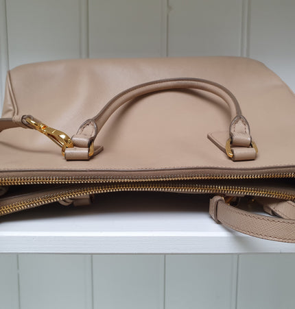 Sac à main Prada en cuir saffiano