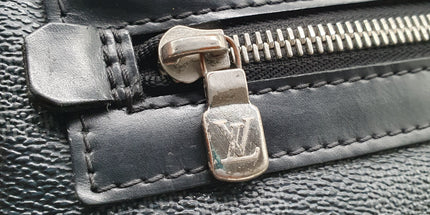 Louis vuitton messenger bag