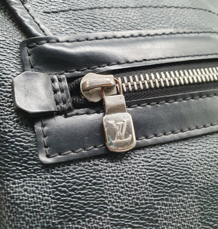 Louis vuitton messenger bag