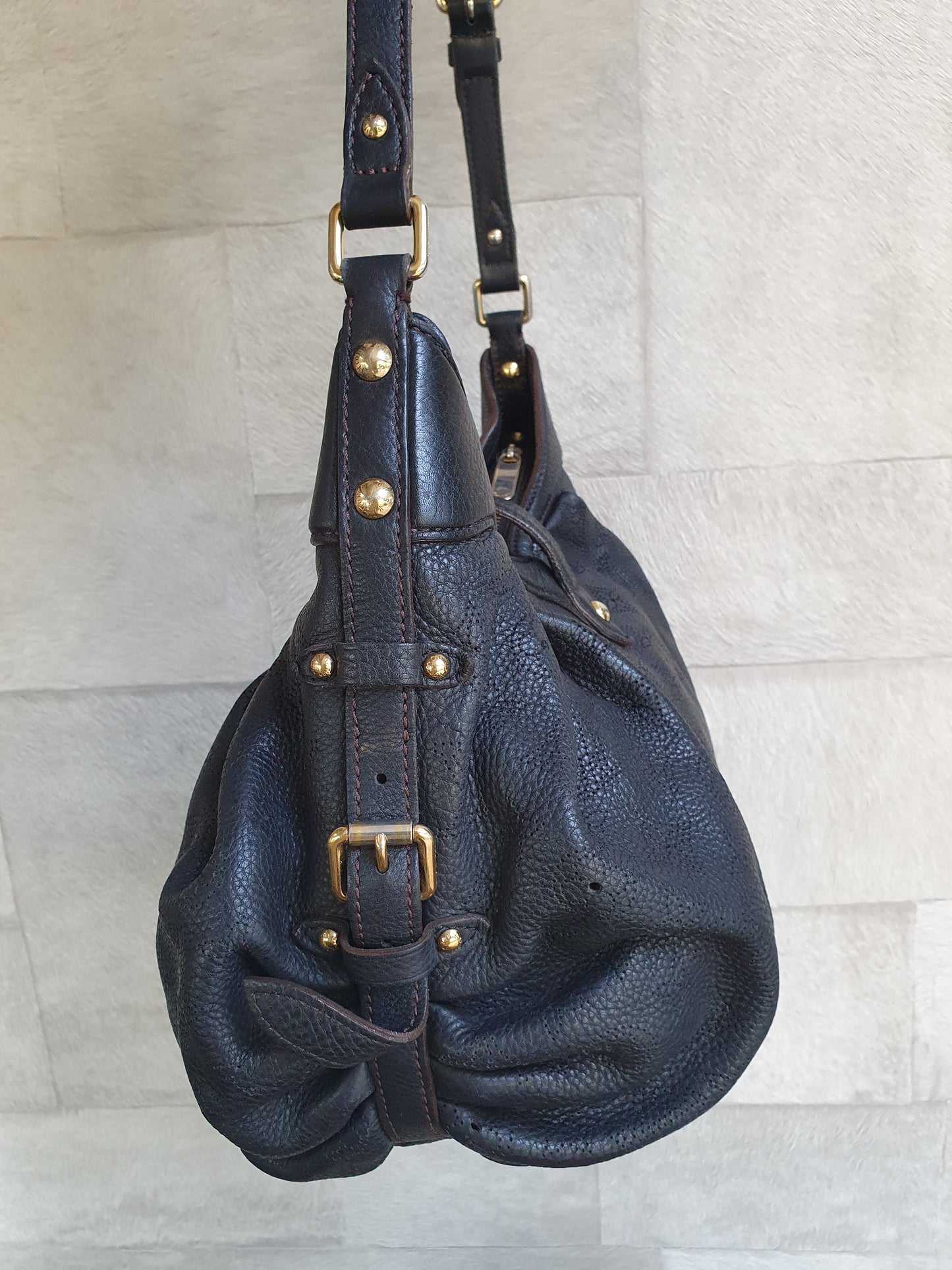 Louis vuitton mahina shoulder bag