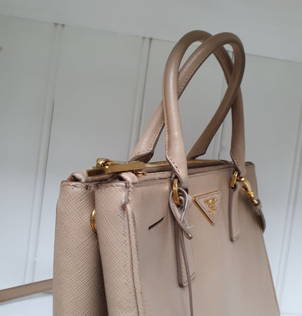 Sac à main Prada en cuir saffiano