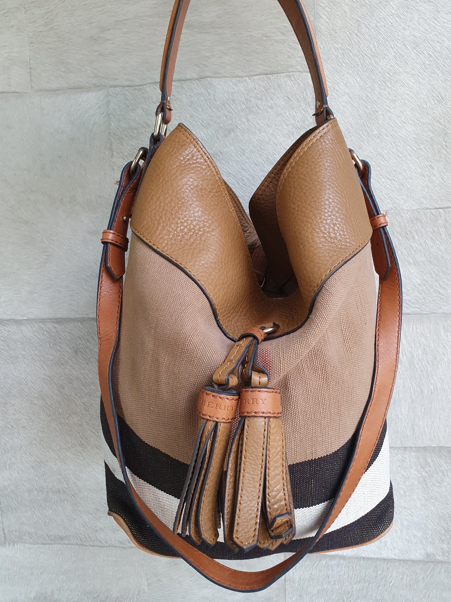 Burberry bucket bag