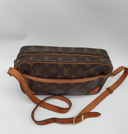 Louis vuitton tracadero crossbody bag