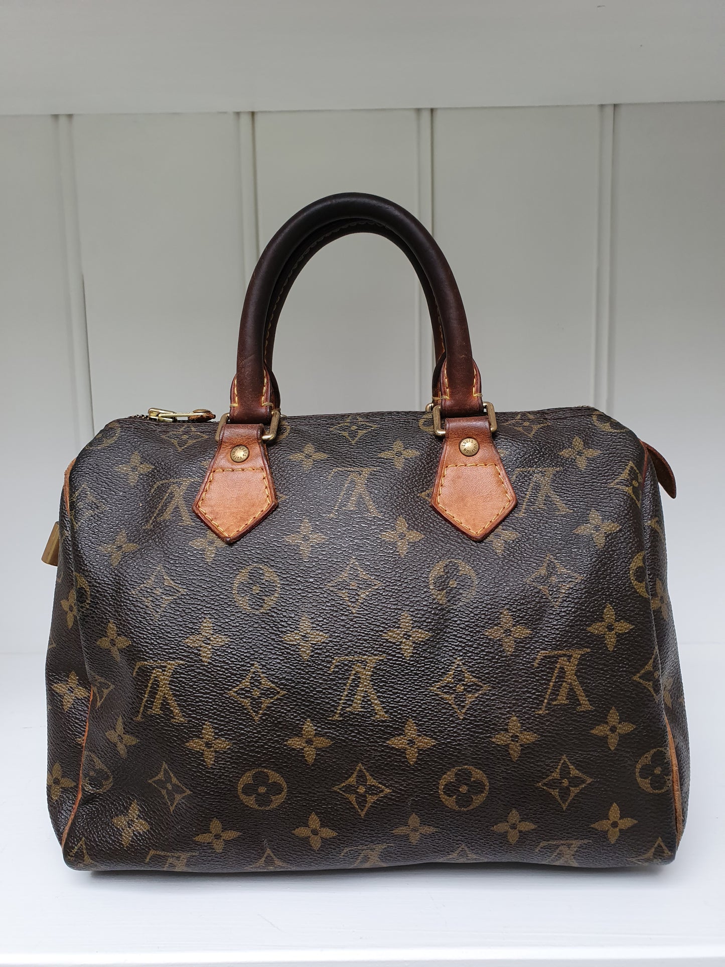 Louis vuitton speedy 25 hand bag