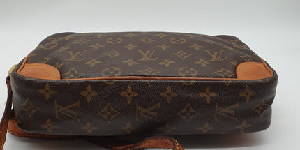 Louis vuitton tracadero crossbody bag