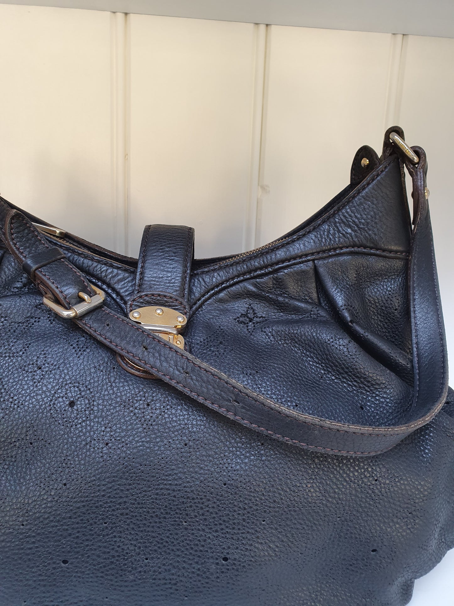 Louis vuitton mahina shoulder bag