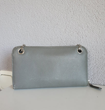 Prada wallet on chain