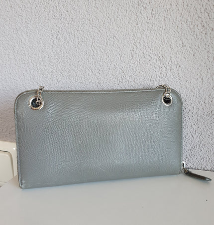 Prada wallet on chain