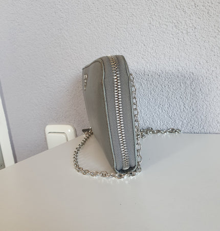 Prada wallet on chain