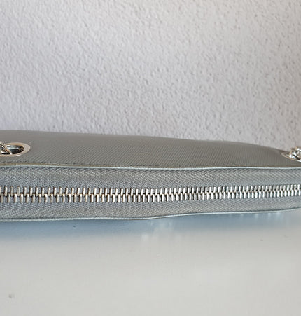 Prada wallet on chain