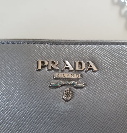 Prada wallet on chain