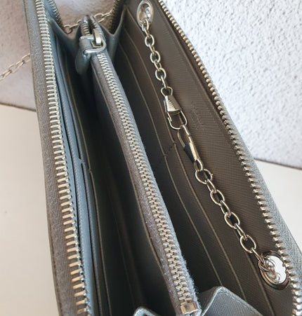 Prada wallet on chain