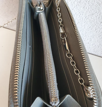 Prada wallet on chain