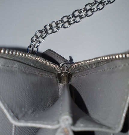 Prada wallet on chain