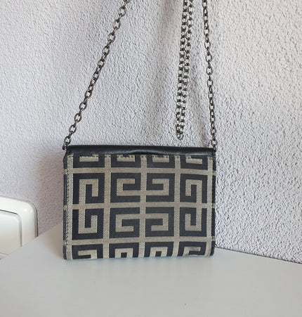 Givenchy Geldbörse mit zusätzlichem Kettenriemen