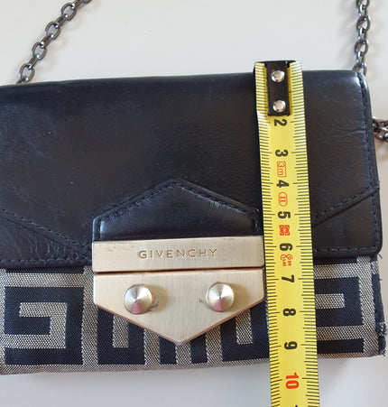 Givenchy Geldbörse mit zusätzlichem Kettenriemen