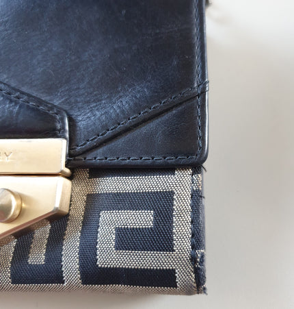 Givenchy Geldbörse mit zusätzlichem Kettenriemen