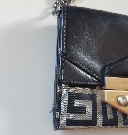 Givenchy Geldbörse mit zusätzlichem Kettenriemen