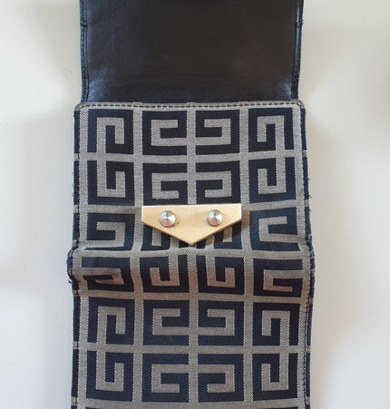 Givenchy Geldbörse mit zusätzlichem Kettenriemen