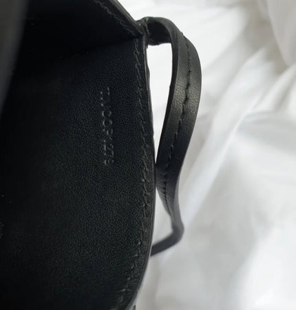 BURBERRY  tb phone ans cards crossbody bag.