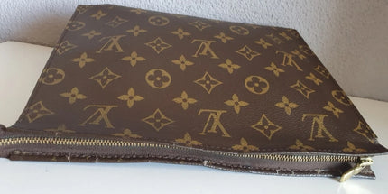 Louis Vuitton pochette toiletries